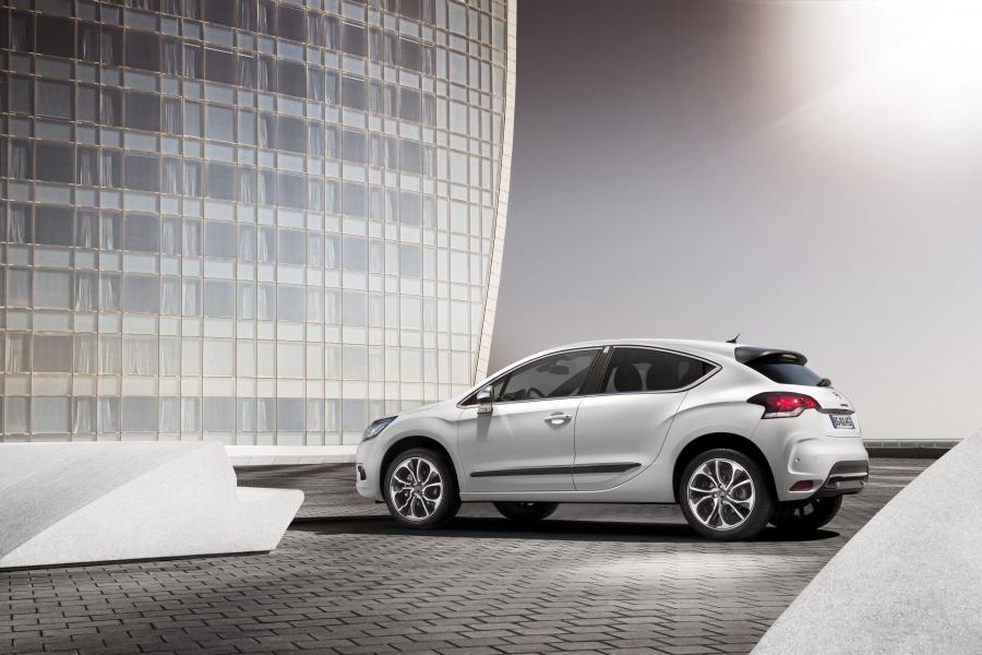  Citroen DS4 2010 года  (фото 21 из 143)